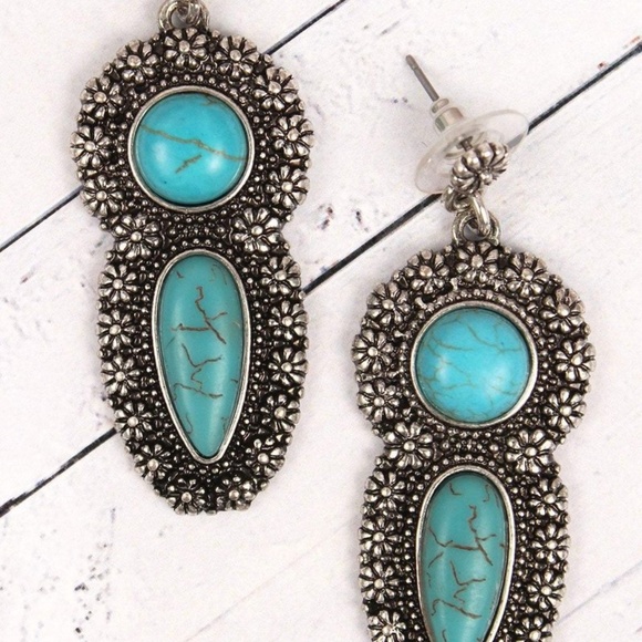 Jewelry - 4/$20-Turquoise & Burnished Silvertone Flower Post